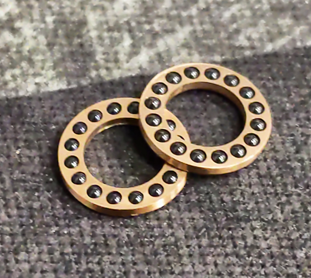 Ball online bearing pivot